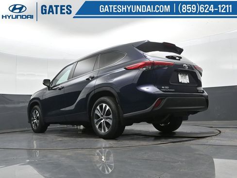 Used 2023 Toyota Highlander XLE image 48