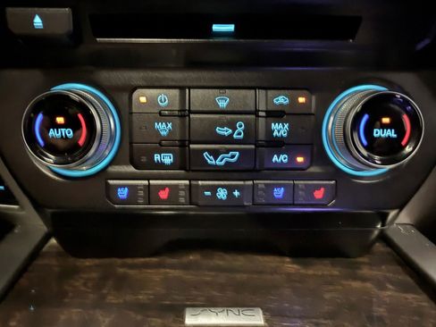 Used 2015 Ford F150 Platinum w/ Equipment Group 701A Luxury image 21