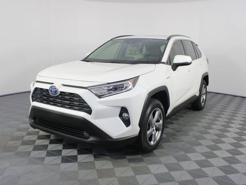 Used 2021 Toyota RAV4 XLE Premium image 24
