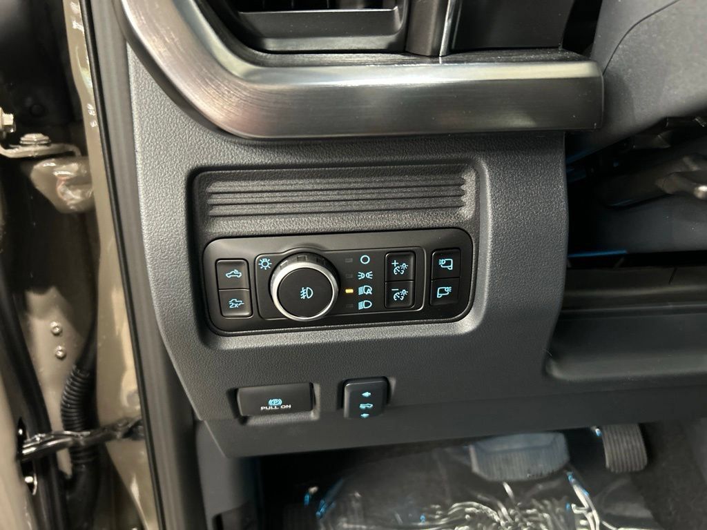 New 2027 Ford F250 Lariat w/ Lariat Premium Package AWD/4WD image 13