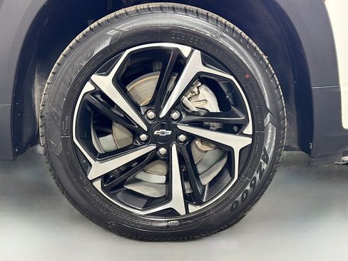 Used 2021 Chevrolet TrailBlazer RS w/ Sun and Liftgate Package AWD/4WD image 42
