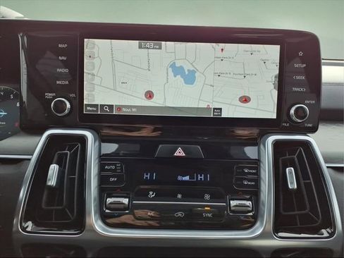 Used 2023 Kia Sorento SX image 19