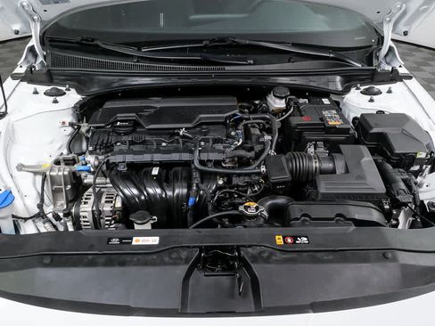 Certified 2025 Hyundai Elantra Sport image 31