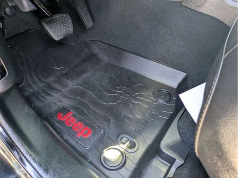 Used 2018 Jeep Wrangler Unlimited Rubicon image 17