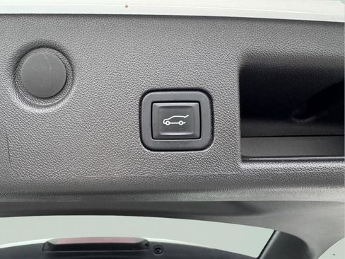 Used 2022 Chevrolet Equinox Premier image 13