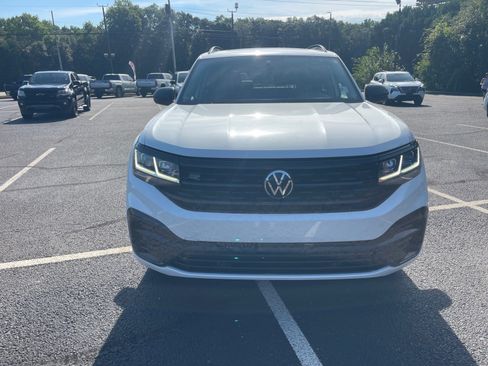 Used 2023 Volkswagen Atlas SEL R-Line AWD/4WD image 2