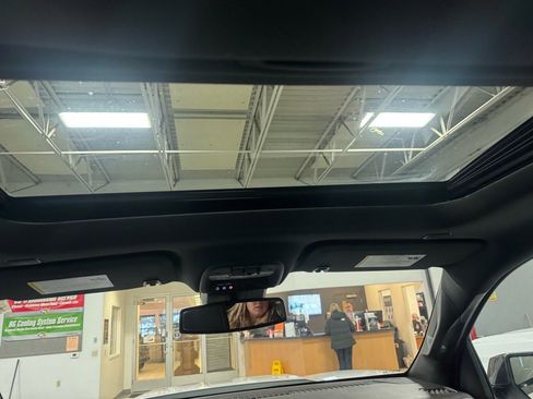 Used 2024 GMC Canyon AT4 w/ Technology Package image 13