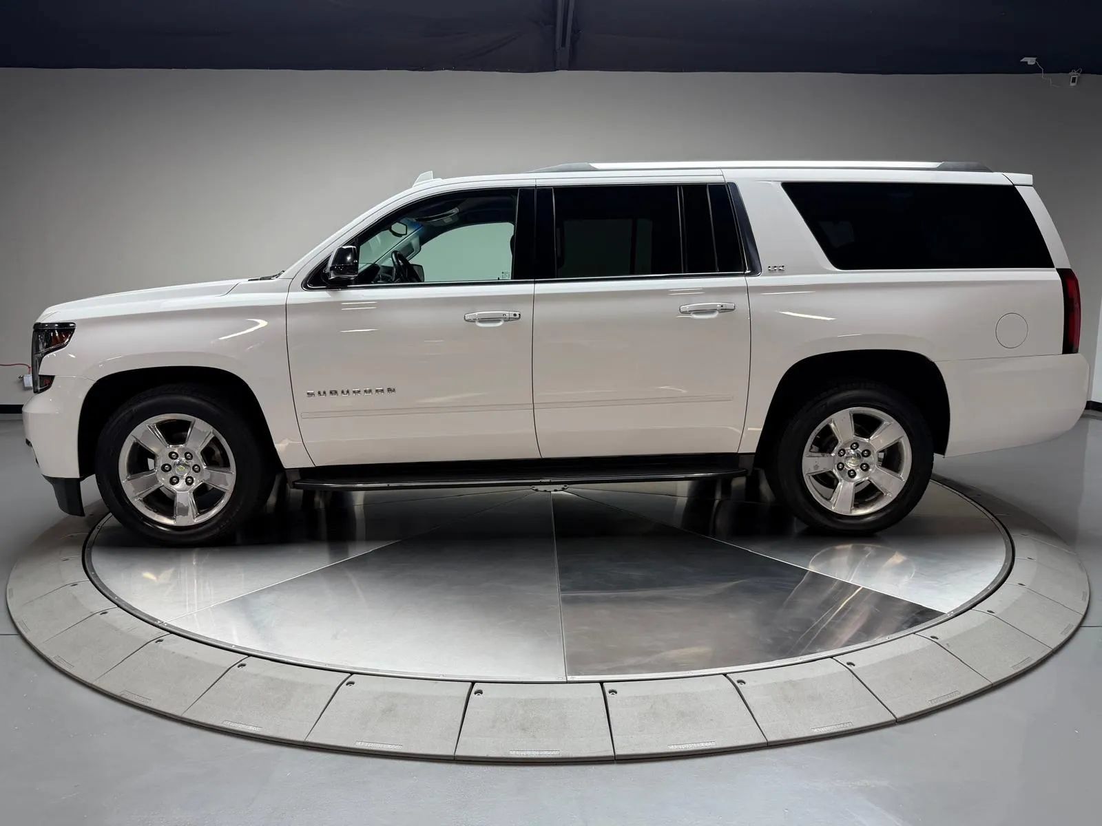 Used 2016 Chevrolet Suburban LTZ AWD/4WD image 4