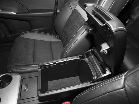 Used 2014 Toyota Camry SE FWD image 18