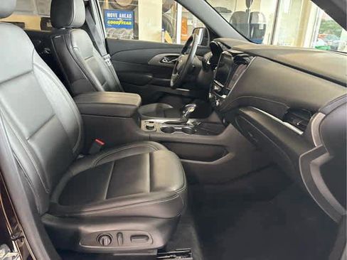 Used 2023 Chevrolet Traverse LT image 35
