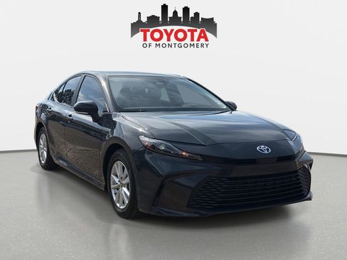 Used 2025 Toyota Camry LE w/ Convenience Package image 1