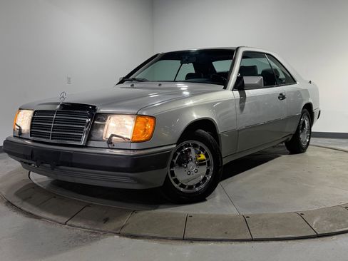 Used 1990 Mercedes-Benz 300 CE Coupe image 2