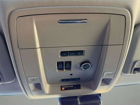 Used 2017 Chevrolet Suburban Premier image 39