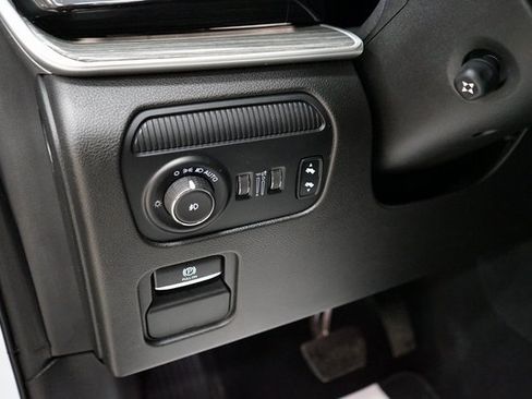 Used 2022 Jeep Wagoneer Series III w/ Flexible Seating Group image 33