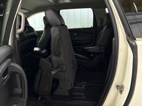 Used 2012 Chevrolet Traverse LT FWD image 26