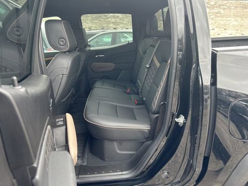 Used 2024 GMC Canyon Denali image 11