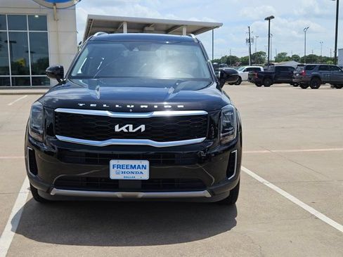 Used 2022 Kia Telluride S FWD image 2