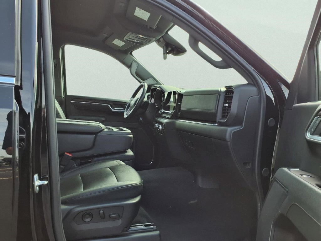 Used 2025 GMC Sierra 1500 SLT AWD/4WD image 19