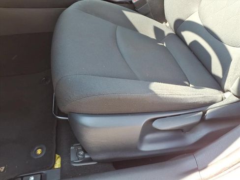 Used 2020 Toyota Corolla LE FWD image 18