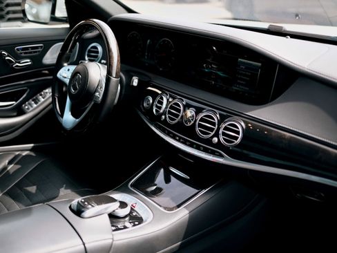 Used 2019 Mercedes-Benz S 560 Sedan w/ AMG Line Exterior image 23