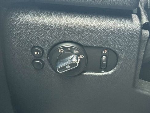 Used 2019 MINI Cooper 4-Door Hardtop w/ Premium Package image 29