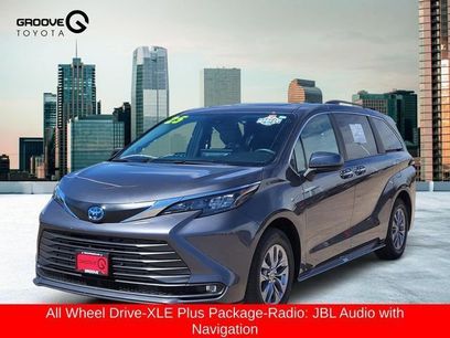 Used 2025 Toyota Sienna XLE w/ XLE Plus Package