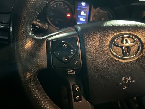 Used 2017 Toyota Tacoma TRD Sport image 26