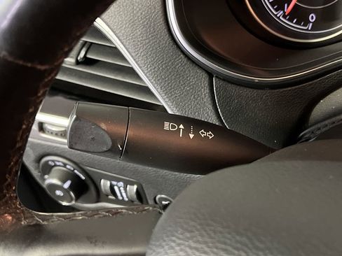 Used 2019 Jeep Cherokee Limited image 21