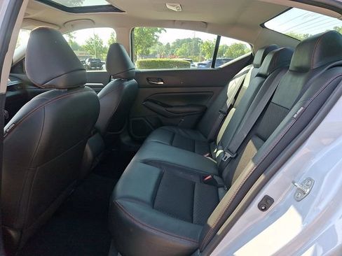 Used 2023 Nissan Altima 2.5 SR FWD image 12