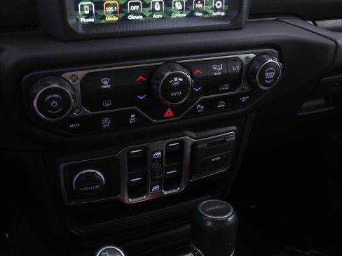 Used 2020 Jeep Gladiator Overland AWD/4WD image 8