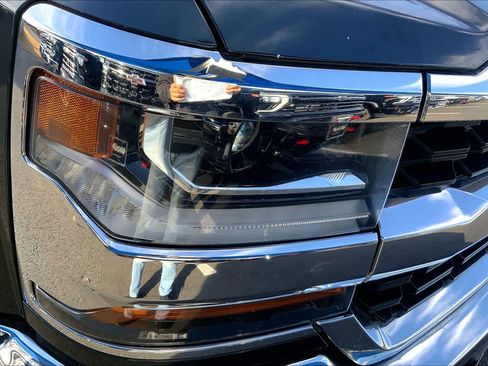 Used 2018 Chevrolet Silverado 1500 LT w/ LT Eassist Package image 27