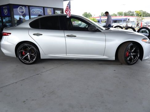 Used 2017 Alfa Romeo Giulia Ti w/ TI 19" Sport Package AWD/4WD image 6