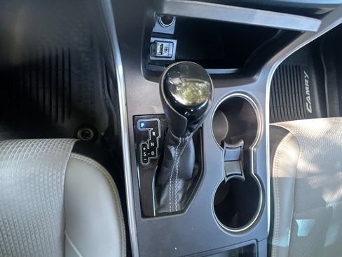 Used 2016 Toyota Camry SE FWD image 19