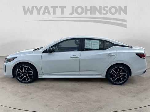 Used 2025 Nissan Sentra SR w/ SR Premium Package FWD image 2