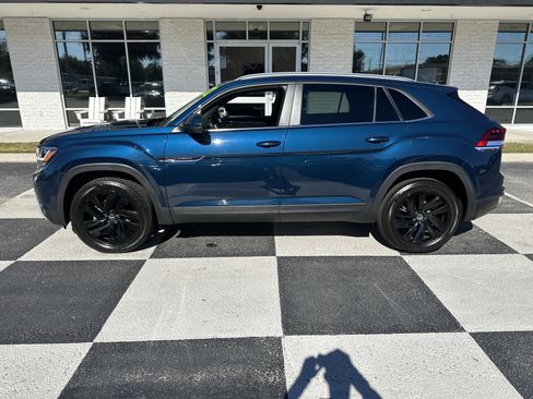 Used 2022 Volkswagen Atlas Cross Sport SE image 1