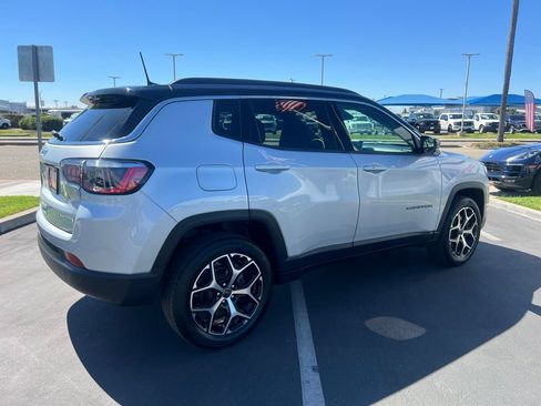 Used 2025 Jeep Compass Limited AWD/4WD image 12