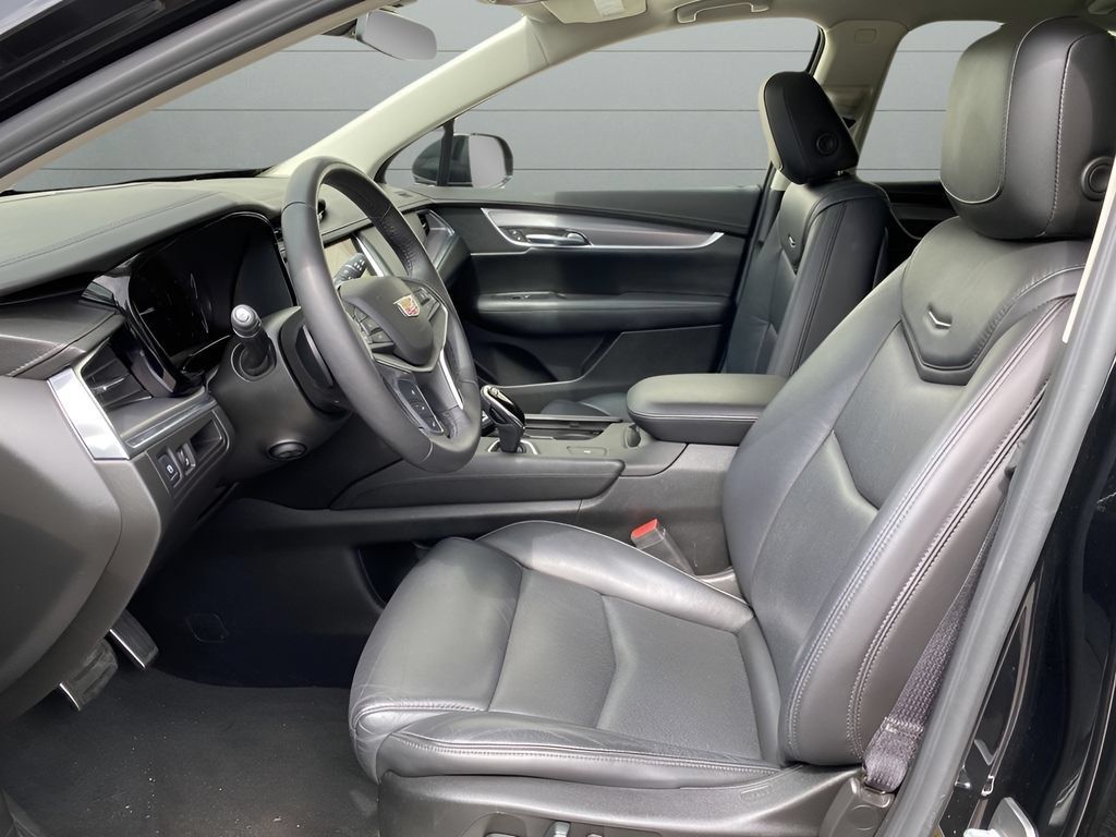 Used 2018 Cadillac XT5 Luxury w/ LPO, Sport Package FWD image 13