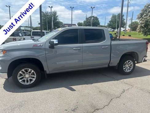 Used 2024 Chevrolet Silverado 1500 LT w/ Z71 Off-Road Package AWD/4WD image 6
