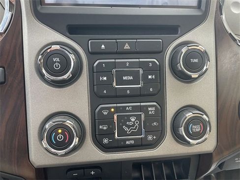 Used 2015 Ford F250 Lariat w/ Lariat Ultimate Package image 26