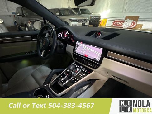 Used 2020 Porsche Cayenne Turbo image 27