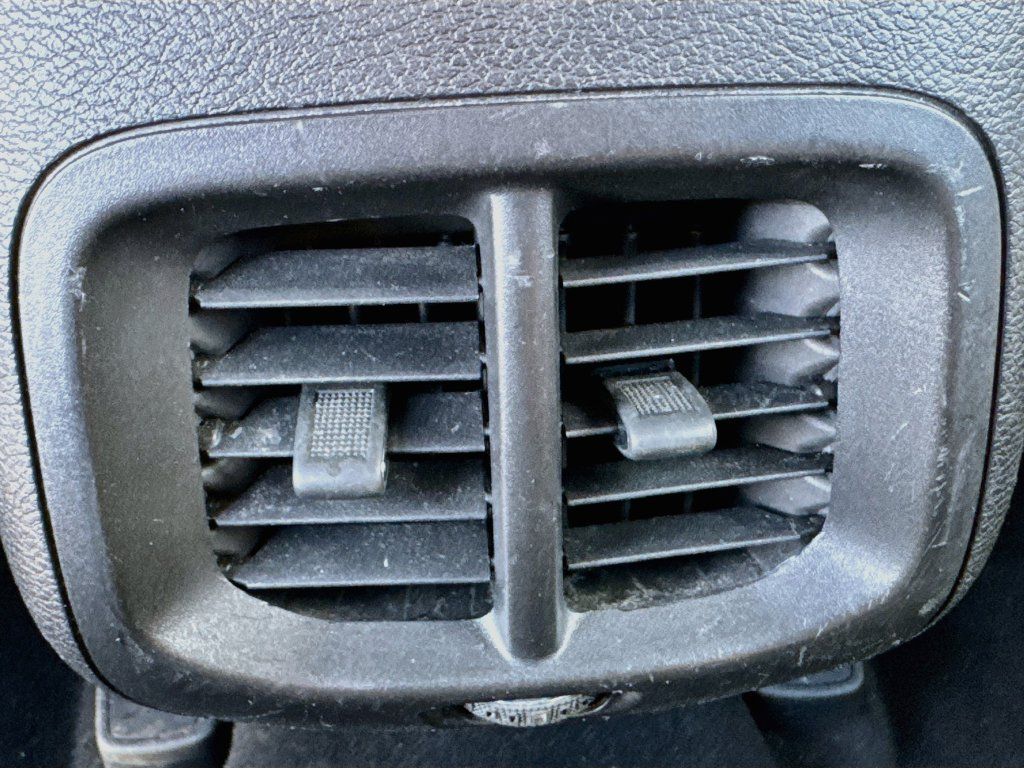 Used 2020 Jeep Cherokee Latitude FWD image 28