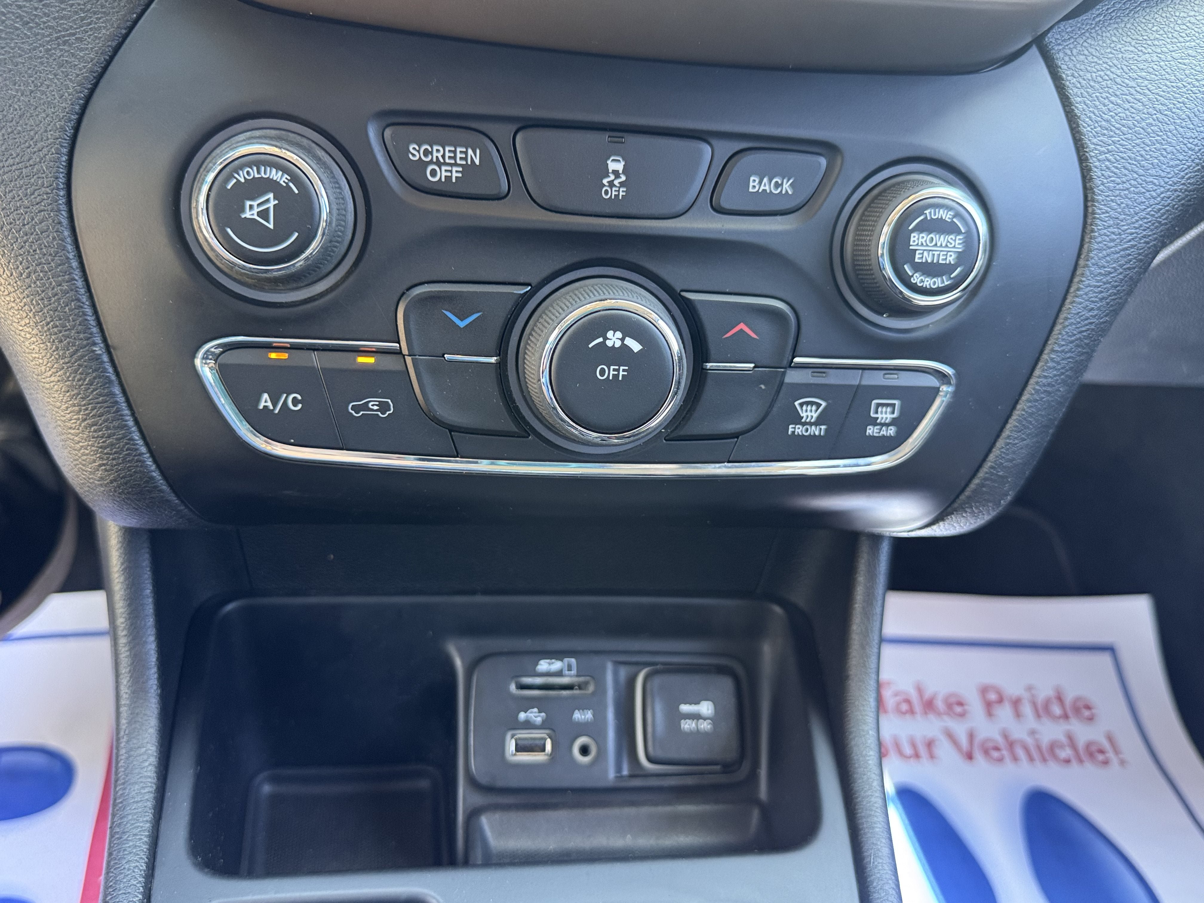Used 2017 Jeep Cherokee Latitude FWD image 26
