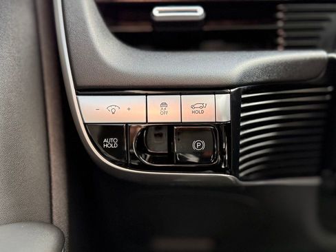 Used 2024 Hyundai Ioniq 5 Limited image 18