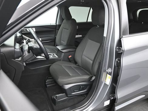Certified 2023 Ford Explorer XLT RWD image 17