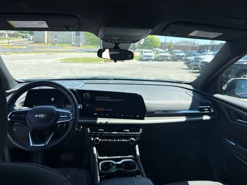 Certified 2025 Chevrolet Traverse LT FWD image 27