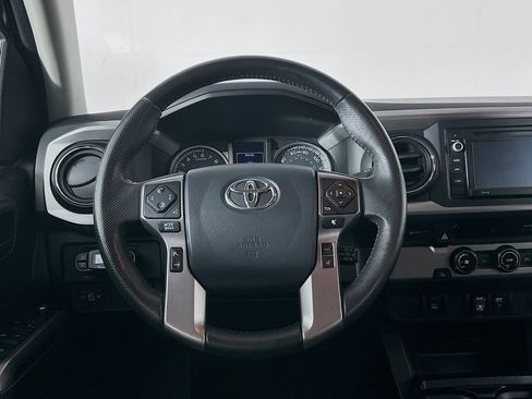 Used 2018 Toyota Tacoma SR5 image 17
