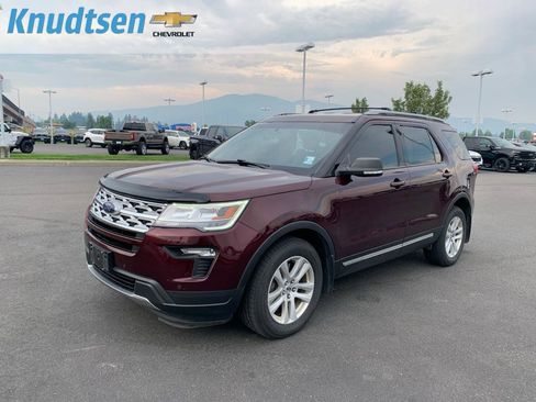 Used 2019 Ford Explorer XLT w/ Equipment Group 202A AWD/4WD image 3