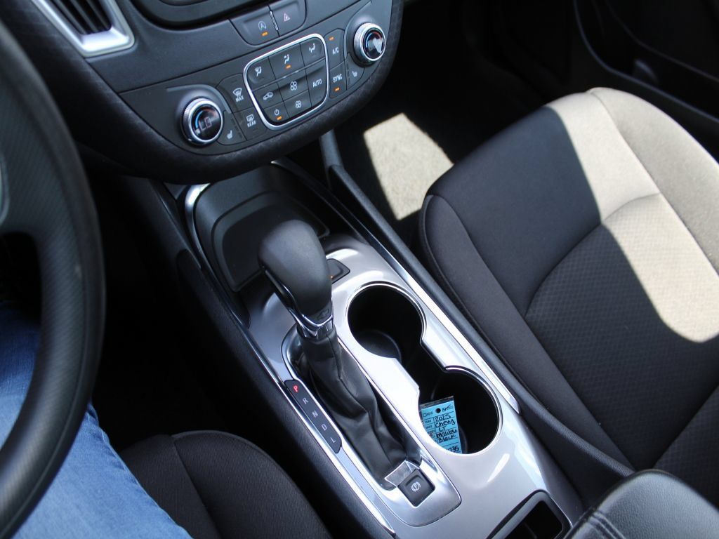 Used 2025 Chevrolet Malibu LT FWD image 13