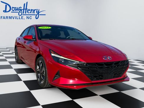 Used 2023 Hyundai Elantra SEL w/ Convenience Package image 7