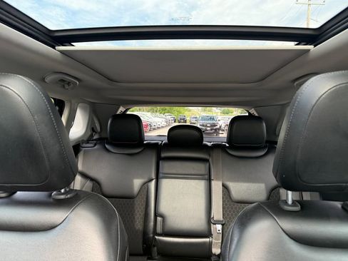 Used 2018 Jeep Compass Latitude w/ Popular Equipment Group FWD image 19